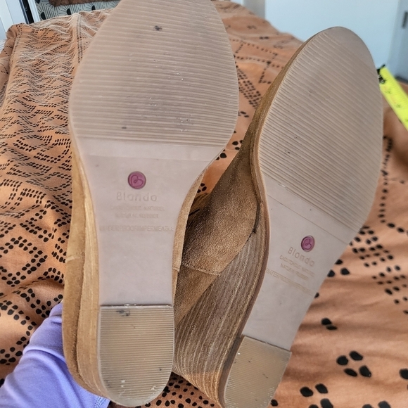 EUC Blondo Irving Waterproof Wedge Bootie Camel Tan Suede Size 8.5 - Picture 9 of 11